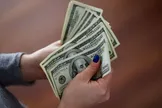 قیمت دلار امروز پنجشنبه ۱۲ شهریور ۱۴۰۵؛ دلار از ۲۲۰ هزار تومان عبور کرد