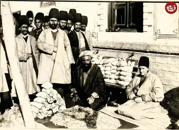 عکس/ماموران مالیات و کیسه‌های پول در دوران قاجار