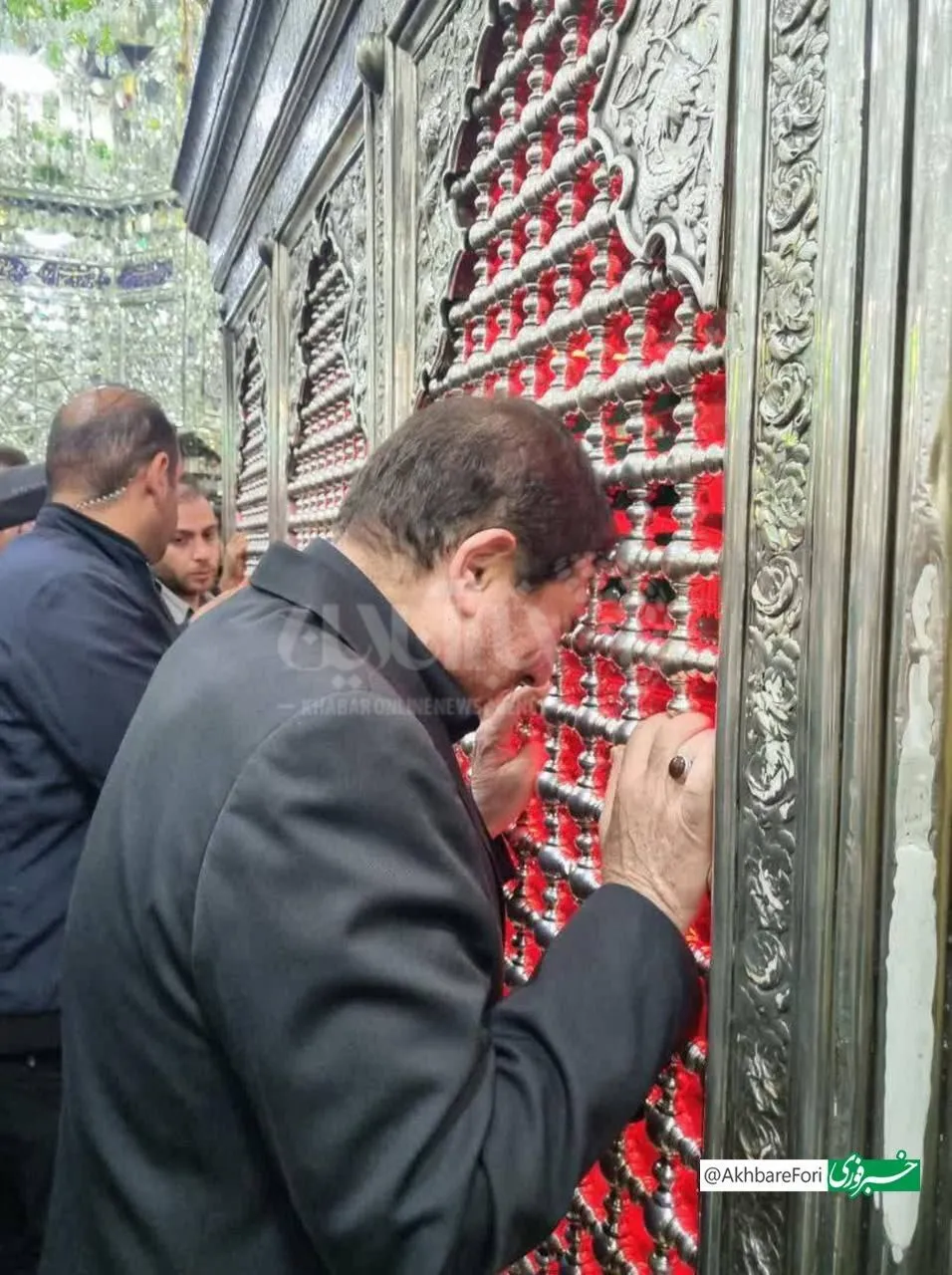 عکس/گریه سوزناک مخبر در مراسم تشییع امیرعبداللهیان
