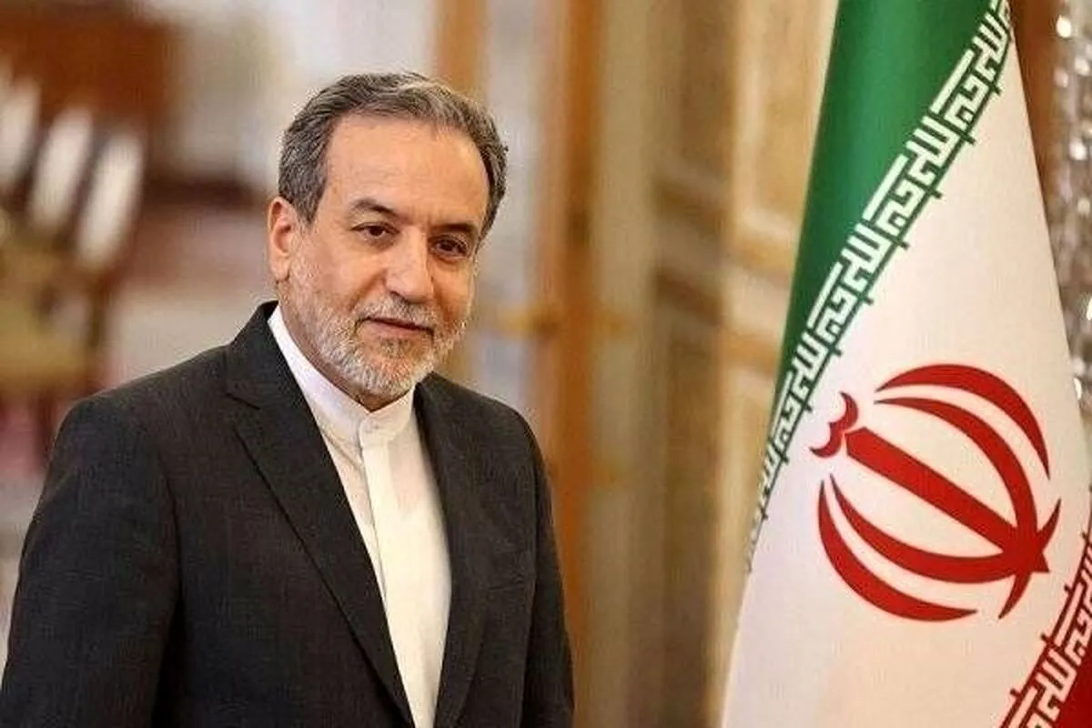 فیلم/ حمله مجری تلویزیون به عراقچی روی آنتن زنده