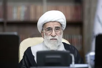 عکس کمتر دیده‌شده آیت‌الله احمد جنتی پس از بازداشت ساواک ۵۴ سال پیش