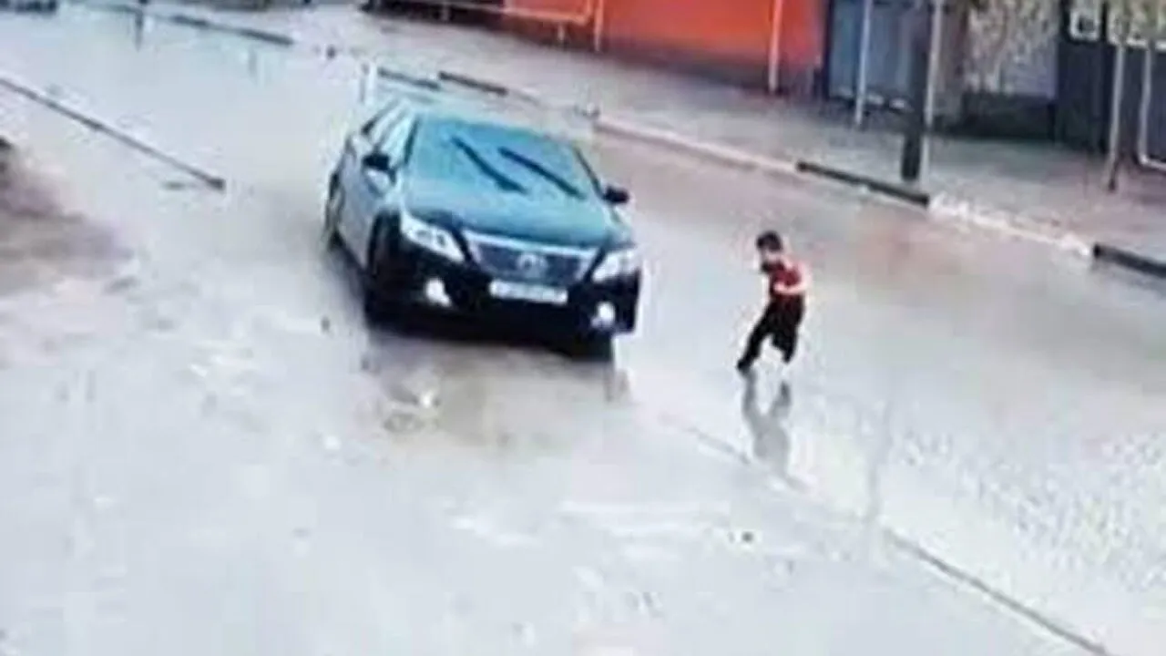 فیلم/ تصادف شدید خودرو با یک کودک