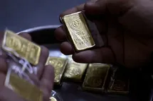 قیمت جهانی طلا عقب نشست؛ اونس ۴۱۶۵ دلاری در آستانه افت هفتگی