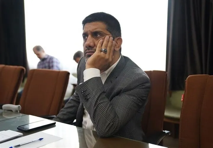 انتقاد علیرضا دبیر از یزدانی
