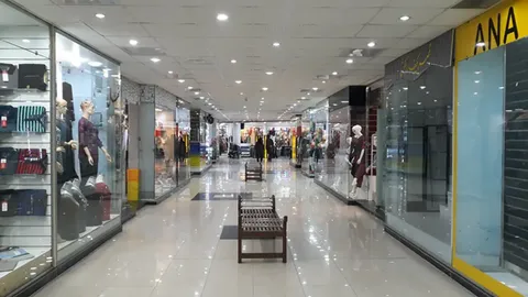 روایت تلخ کاسبان جنوب از بازار بی‌ مشتری/ از سیتی‌ سنتر تا بازار زمرد؛ چرا چراغ بازار‌های قشم خاموش شد؟