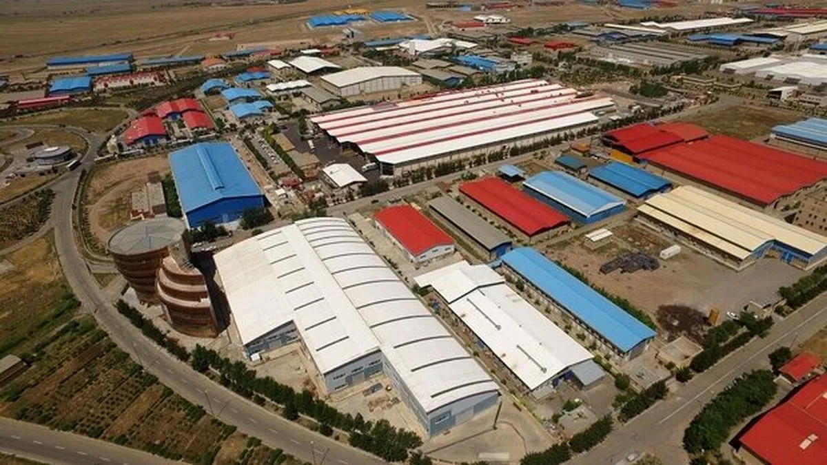 چرا شهرک‌های صنعتی از نصب پنل‌های خورشیدی استقبال نمی‌کنند؟/ هزینه بالا و عدم حمایت دولت دلیل عقیم ماندن احداث نیروگاه‌های کوچک مقیاس
