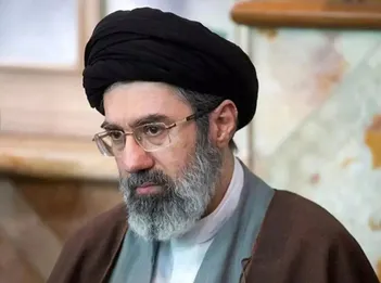 عکس رهبر انقلاب همراه با یک نوزاد پربازدید شد
