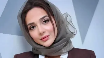 عکس عاشقانه المیرا دهقانی و همسرش در کنار دریا