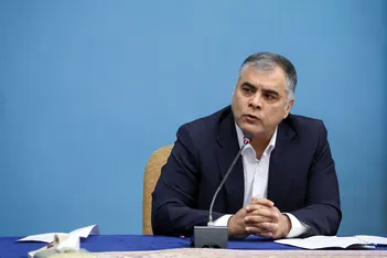 وزیر نفت با مترو به محل کارش رفت