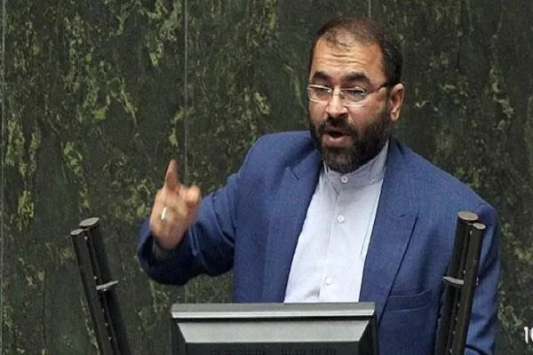نماینده آبادان: قیمت نفت و دلار در بودجه۱۴۰۲ غیر واقعیست