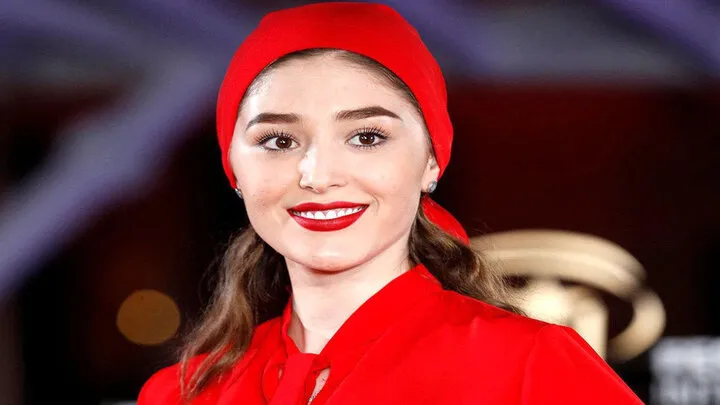 تیپ سنگین فرشته حسینی در یک مراسم رسمی+عکس