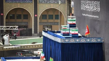 عکس/ پسران رهبر شهید در کنار همسر شهیده بشری خامنه‌ای و پدر نوه رهبر شهید