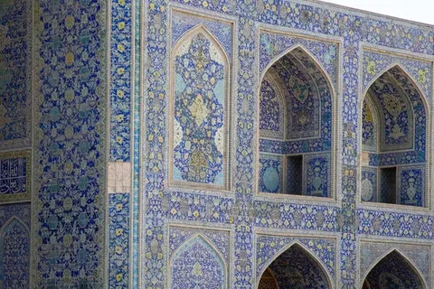 خسارات حمله به مسجد امام اصفهان
