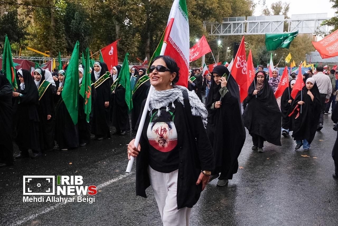 زن بی حجاب در همایش جانفدایان
