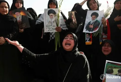 فیلم/روایت تلخ همسر محافظ شهید رهبر انقلاب از زیارت پیکر مطهر آیت‌الله خامنه‌ای