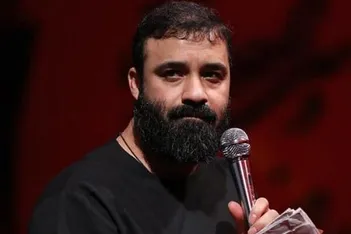 فیلم/روضه‌خوانی عبدالرضا هلالی در کنار تابوت رهبر شهید