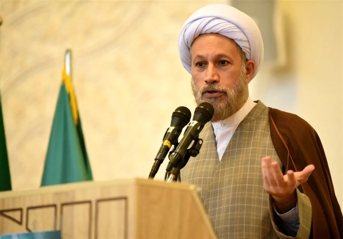 امام جمعه شیراز: شیطان شما را از اینکه فقیر بشوید می‌ترساند