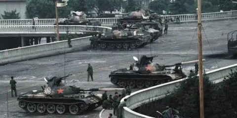 پیامد‌های سرکوب جنبش اعتراضی تیان‌ آن‌من بر اقتصاد چین/ امتیازاتی که پکن به مردم پس از سرکوب اعتراضات داد