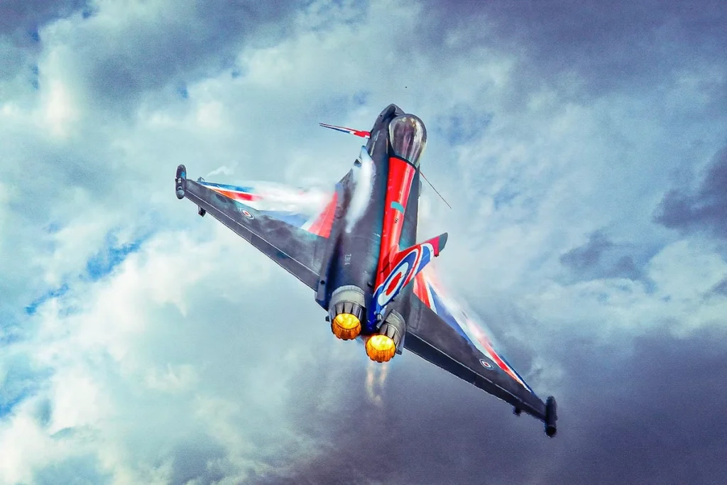 مقایسه Eurofighter Typhoon با جنگندههای آمریکایی F-۱۵, F-۱۶, و F/A-۱۸ مقایسه Eurofighter Typhoon با جنگندههای آمریکایی F-۱۵, F-۱۶, و F/A-۱۸
