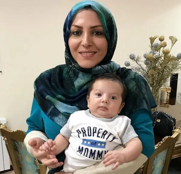 خانم مجری بچه به بغل شد +عکس