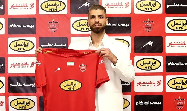 هافبک پرسپولیس تمدید کرد