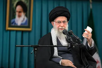 عکس قدیمی از آیت‌الله سیدعلی خامنه‌ای در یک‌ونیم‌سالگی