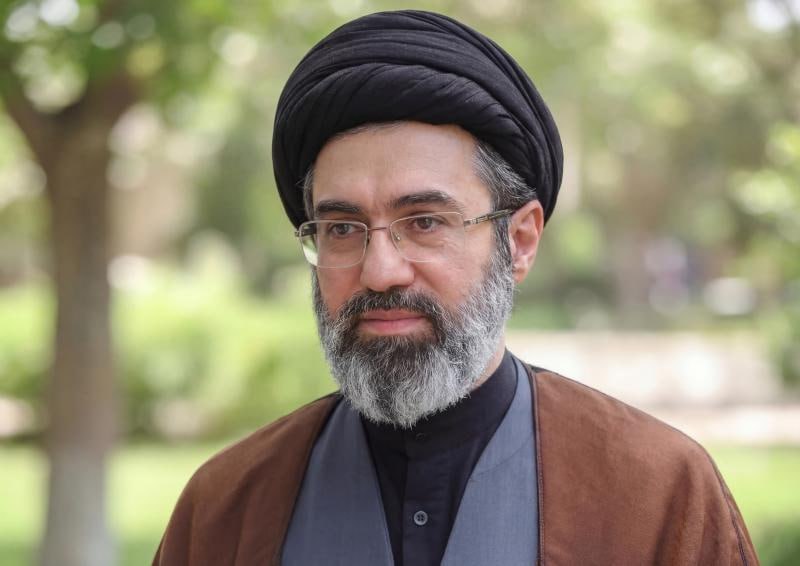 رهبر انقلاب: گاه بیان صادقانه ضعف‌های خود در وقتی که دشمن به روحیّه نیاز دارد، کمک بزرگی به او است
