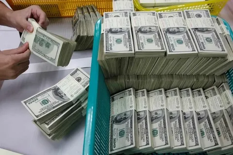 قیمت دلار در نیمه دوم ۱۴۰۵ چه می‌شود؟ سیاست، قیمت را تعیین می‌کند