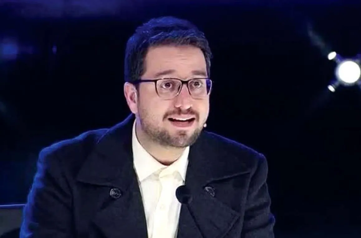 فیلم/  اتفاق خبرساز در برنامه بشیر حسینی با لباس دکتری