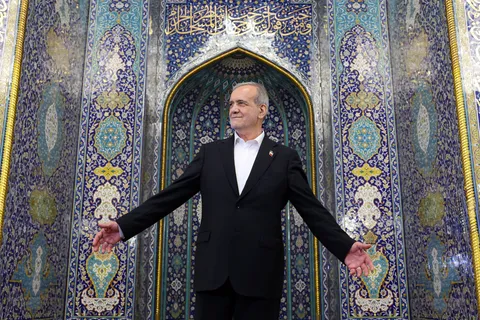 پشت پرده تلاش تندروها برای استعفای پزشکیان
