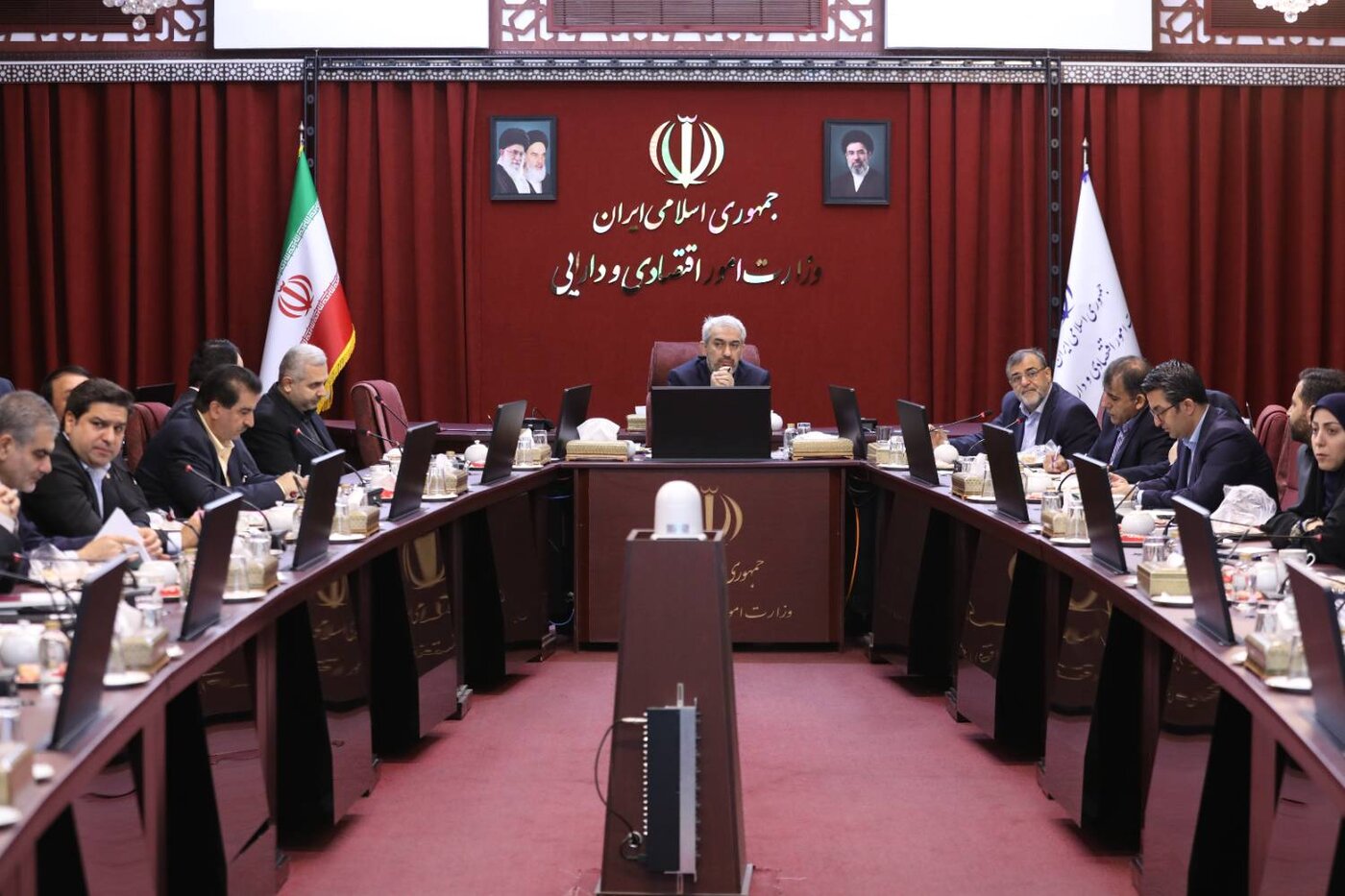 وزیر اقتصاد: حمایت از تولید و بنگاه‌های اقتصادی در نظام تامین مالی تسریع شود