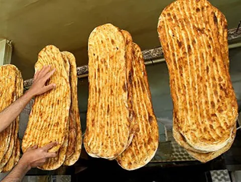 عکس/ صف بربری در خیابان ظفر در قرق افغان‌ها