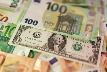 الان دلار بخریم یا نه؟ بررسی حباب قیمت دلار و بهترین زمان خرید ارز در سال ۱۴۰۵