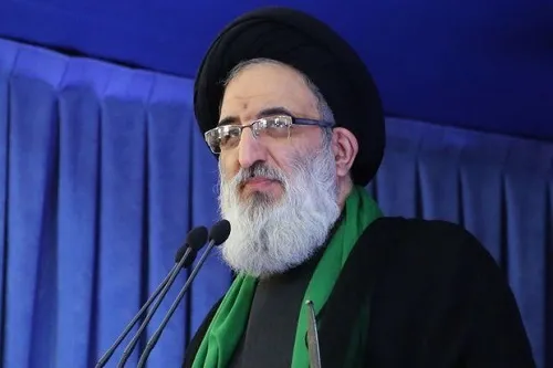 امام‌جمعه کرج: بانوان جایِ مادری، سگ دست گرفته‌اند