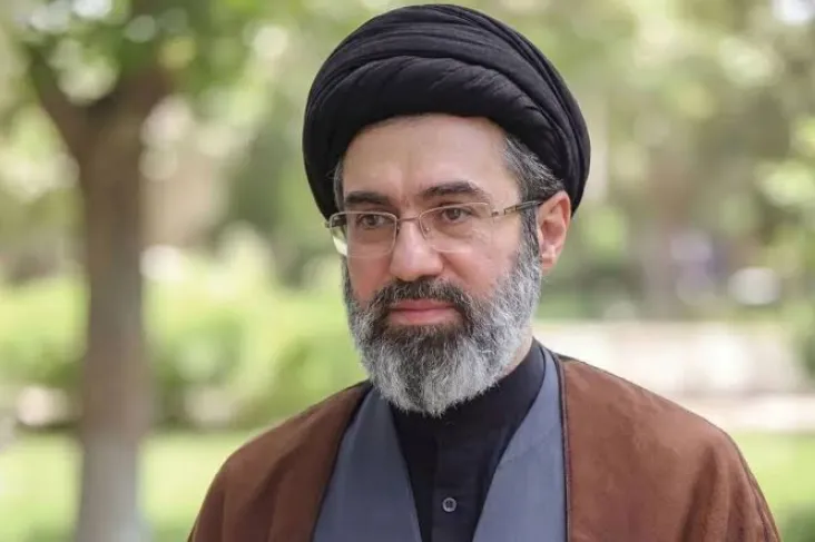آیت الله مجتبی خامنه ای رهبر انقلاب