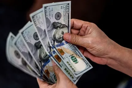 شوک تازه به قیمت دلار؛ ۲۰ میلیارد دلار قاچاق چه بلایی سر بازار ارز می‌آورد؟