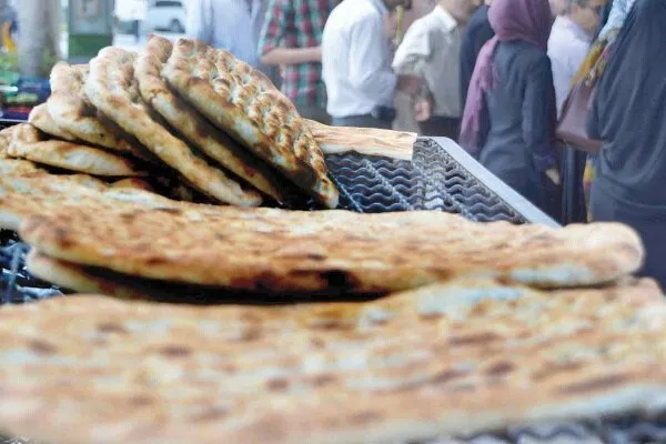 چرا نانوایی‌ها تعطیل می‌شوند؟ / در توزیع آرد نان کمبودی نیست / افزایش ۱۵ برابری نرخ نان با آزاد سازی قیمت
