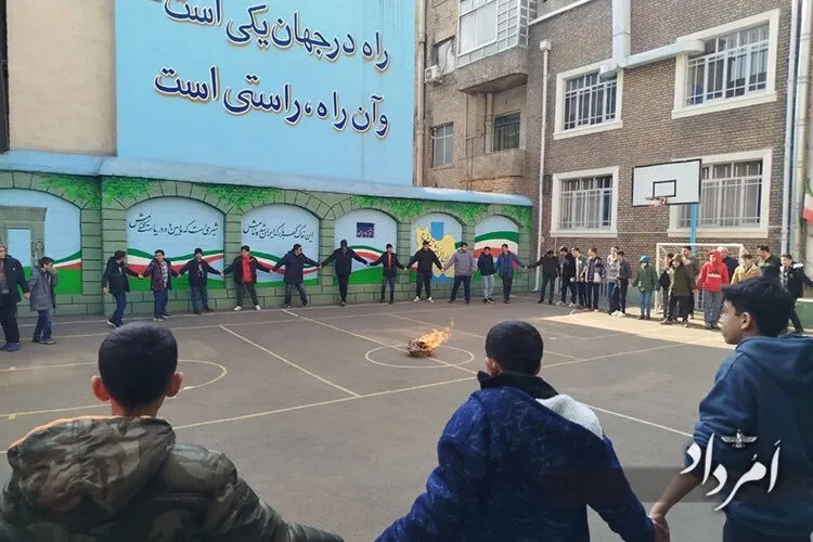 عکس/تنها مدرسه‌ای که جشن باشکوه سده در آن برگزار شد