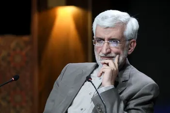 قاب متفاوت از سعید جلیلی در مراسم تشییع رهبر