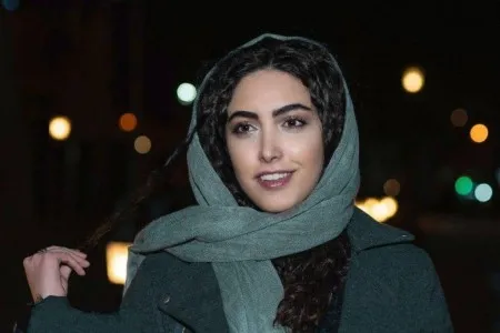 کشف حجاب و لباس خانم بازیگر سریال لیسانسه‌ها +عکس