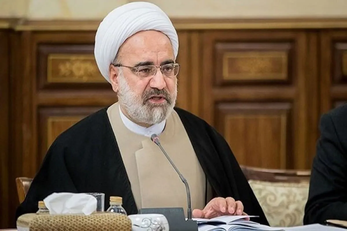 فعالیت دو نهاد موازی مرکز وکلا و کانون وکلا را به مصلحت نمی‌دانیم؛ ضرورت دارد تجمیع شوند