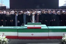 آخرین اخبار از بدرقه میلیونی رهبر شهید/ اقامه نماز بر پیکر‌های شهدا با حضور ۳ فرزند آیت‌الله خامنه‌ای
