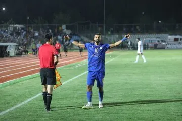 عکس/ طعنه سنگین هواداران پرسپولیس به رامین رضاییان