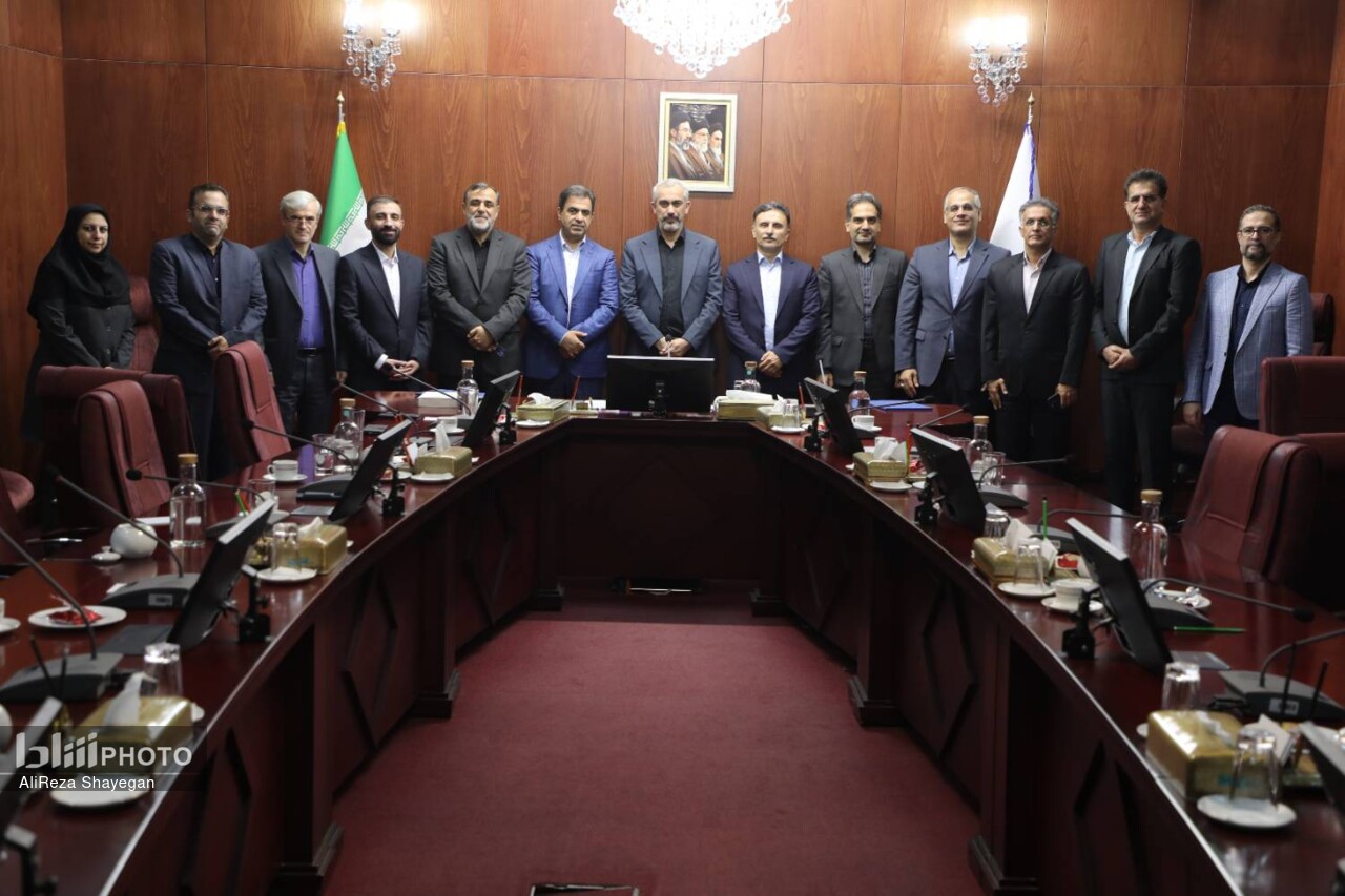 وزیر اقتصاد در مراسم معارفه مدیرعامل صندوق بازنشستگی کارکنان بانکها: صندوقهای بازنشستگی از بنگاهداری به سمت سهامداری در بازار سرمایه حرکت کنند وزیر اقتصاد در مراسم معارفه مدیرعامل صندوق بازنشستگی کارکنان بانکها: صندوقهای بازنشستگی از بنگاهداری به سمت سهامداری در بازار سرمایه حرکت کنند