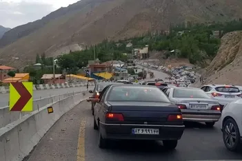 فیلم / سیل عظیم مسافران در محدوده مرزن آباد استان مازندران