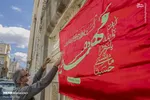 مردم تبریز در آستانه استقبال از جشن بزرگ نیمه شعبان با آذین بندی و چراغانی و نصب پرچم&zwnj;های امام زمان (عج) در قالب پویش مهدوی در محلات شهر تبریز به پیشواز این روز بزرگ رفتند.