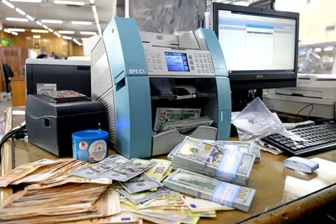 دلار بیشتری وارد بازار می‌شود؛ جزئیات عرضه ۲ میلیارد دلاری / آیا قیمت دلار کاهش می‌یابد؟