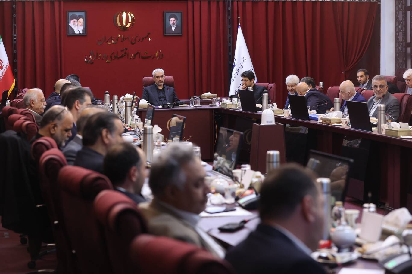 وزیر اقتصاد در دیدار با مجمع کارآفرینان: رفع موانع تولید در دستور کار دولت است وزیر اقتصاد در دیدار با مجمع کارآفرینان: رفع موانع تولید در دستور کار دولت است