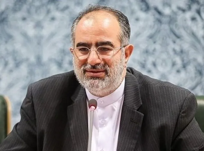 آشنا: ظریف اگر بتواند با خود کنار بیاید می‌تواند وارد عرصه انتخابات شود