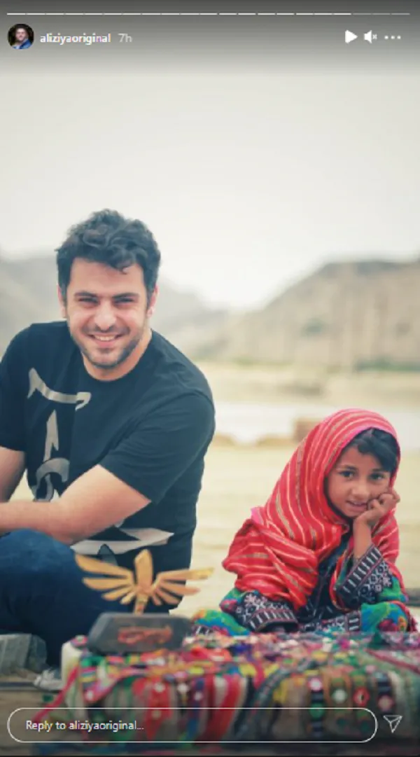 چهره خندان مجری جنجالی در کنار دخترک دستفروش+عکس